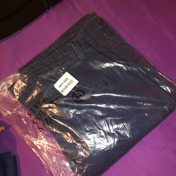 Button Jeans - Picture 4 of 6